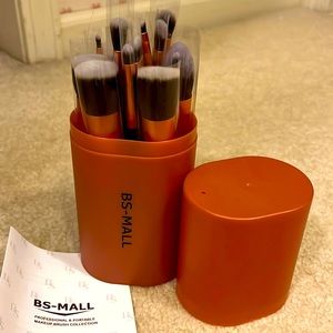 Make Up Brush Set. NEW . Professional brush collection